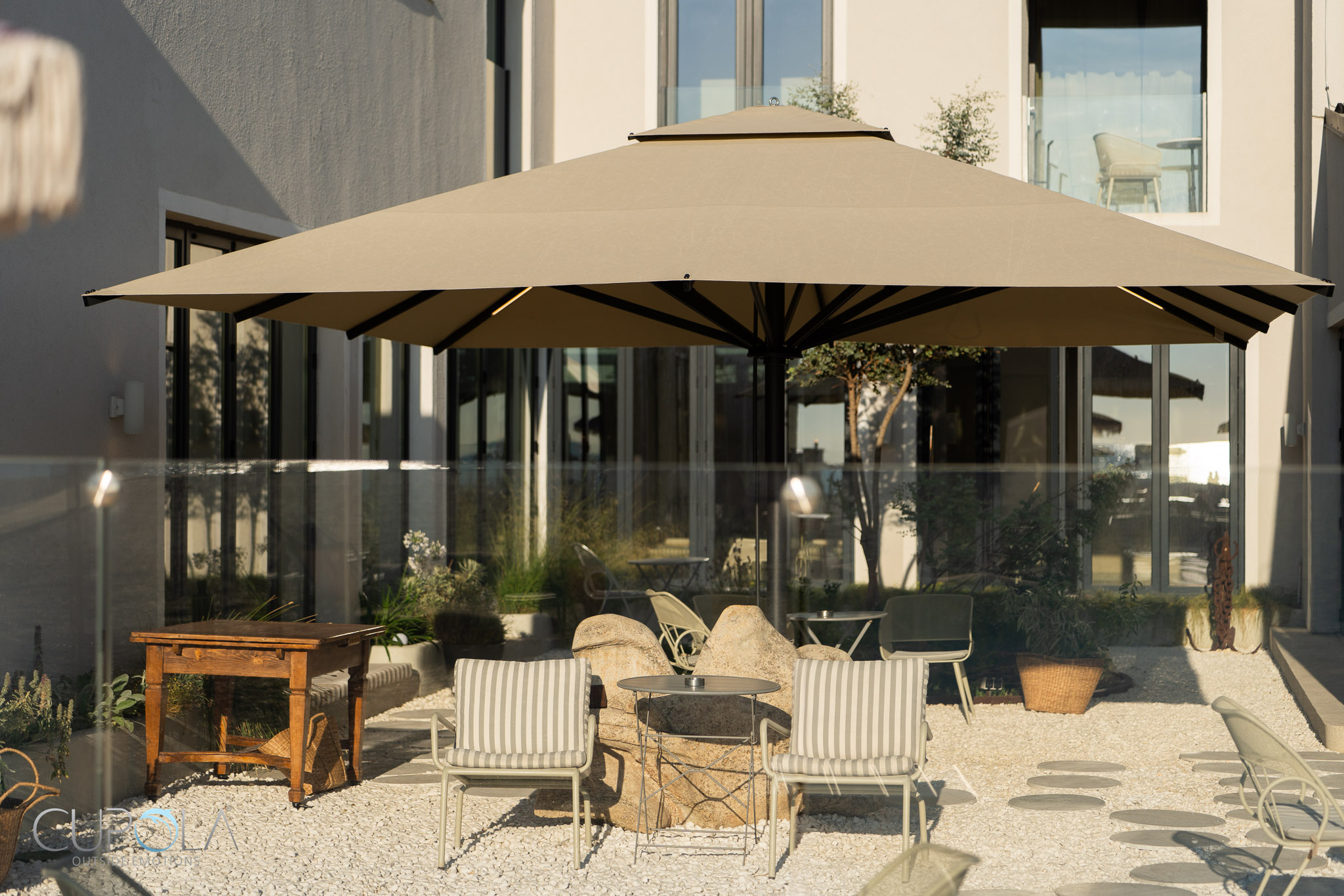 pergole bioclimatice, pergole retractabile, copertine, sisteme de umbrire