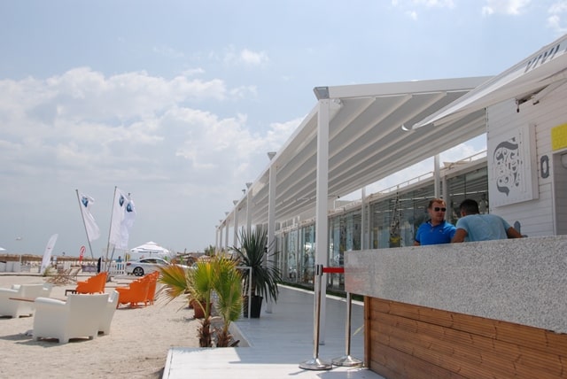 pergole retractabile pentru terasa si gradina made in Italy Fratelli Beach Club Mamaia