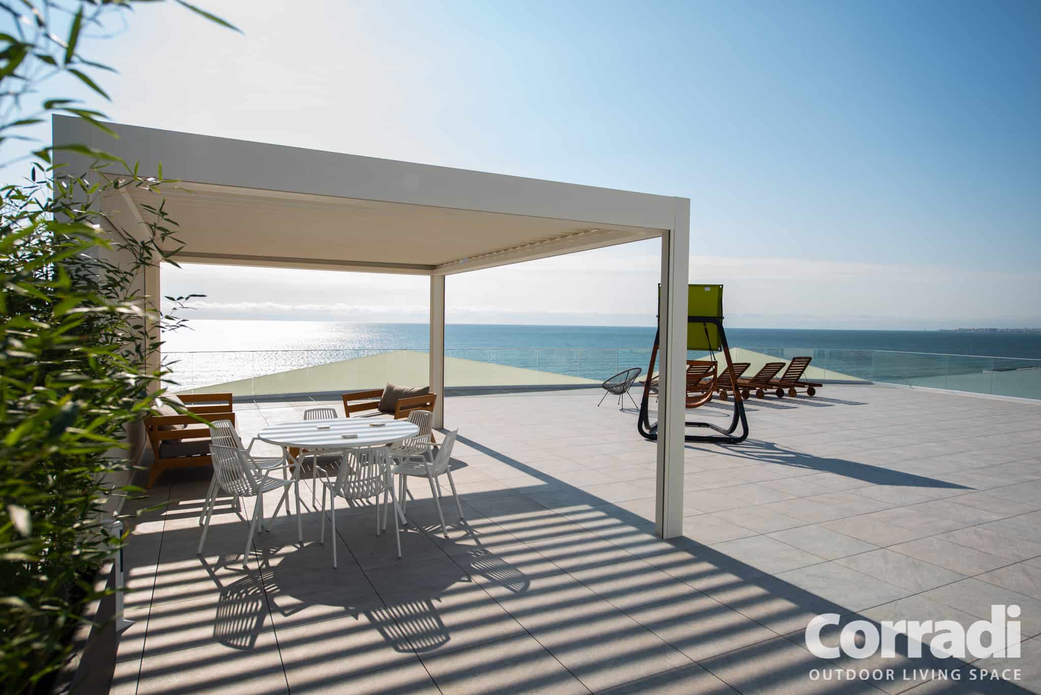 Pergola bioclimatica de calitate pentru terasa in Romania pe litoral