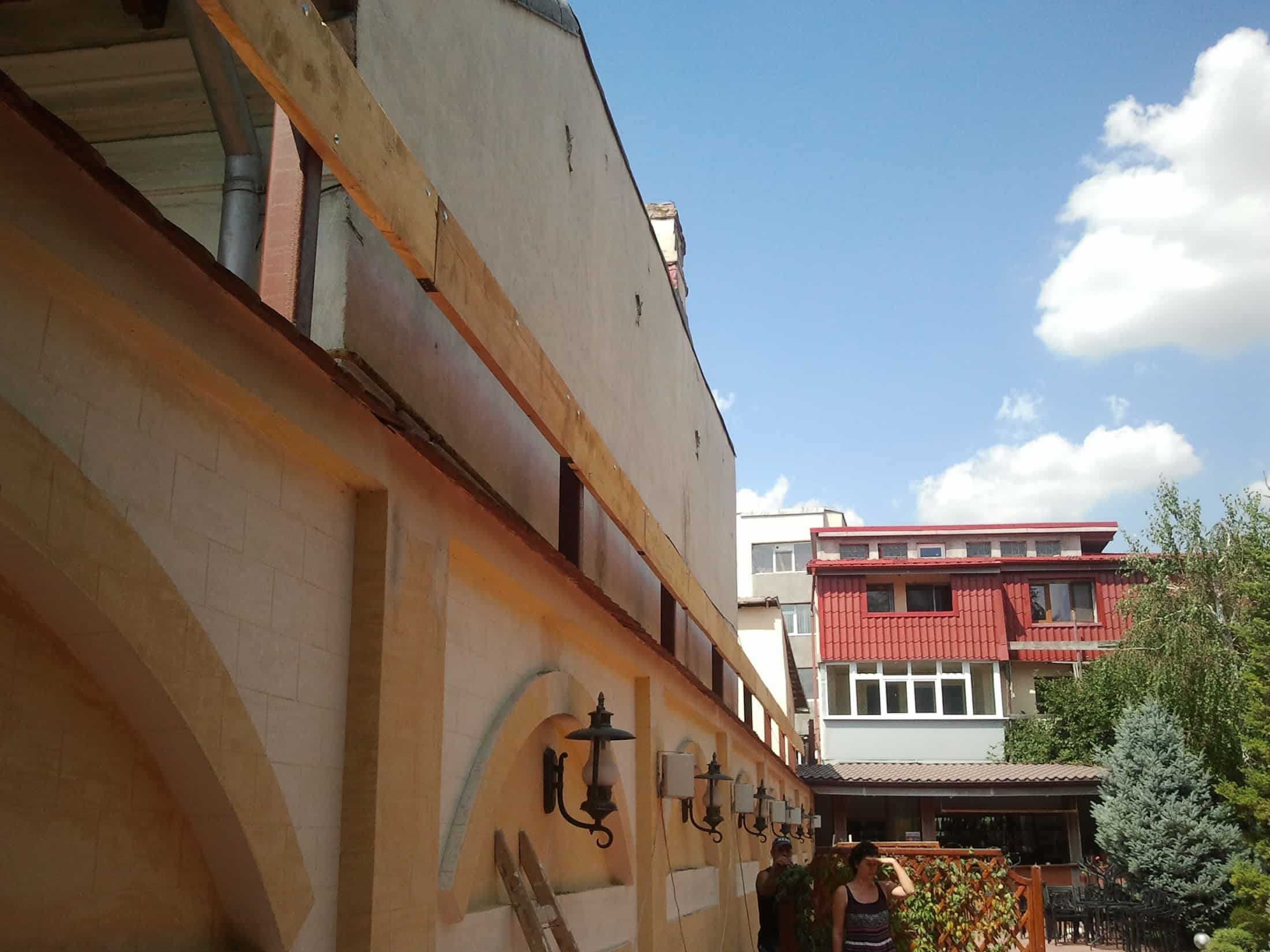 pergole retractabile pentru terasa si gradina made in Italy Restaurant Golden House Craiova